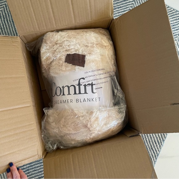 NEW Comfrt Dreamer Blanket - Picture 3 of 7